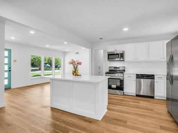 2108  Blake Avenue , Dallas Texas 75228