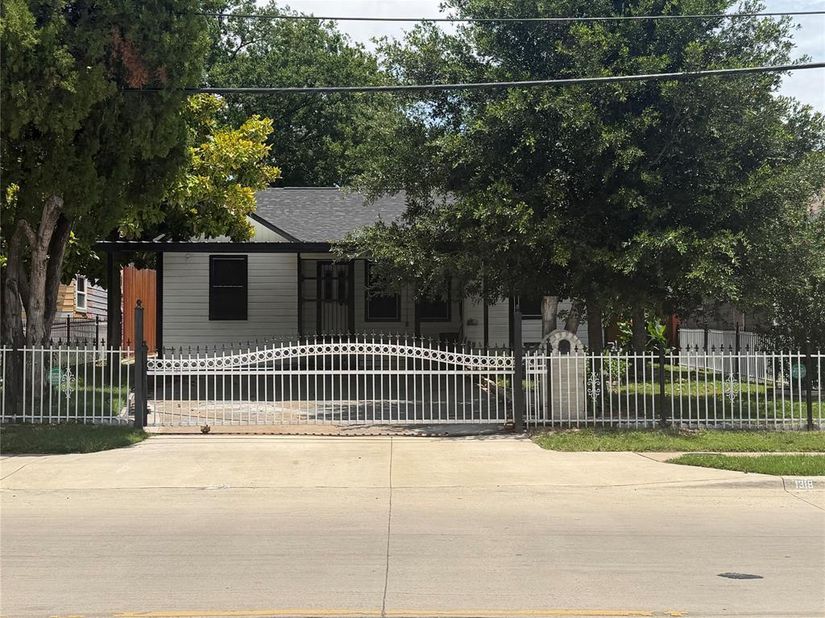 1318 S Ewing Avenue , Dallas Texas 75216