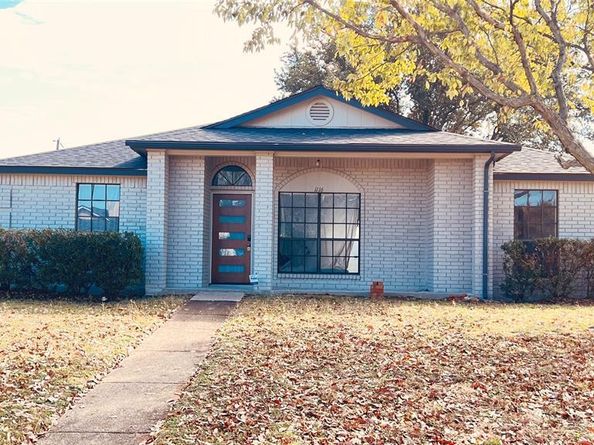 1116  Cresthaven Drive , Lancaster Texas 75134