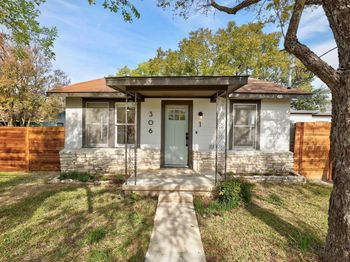 306 W Stassney LN