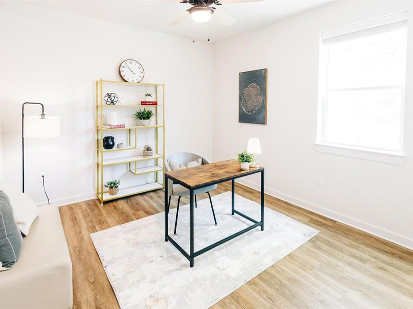 7051 Meadow Lake BLVD 17103, Austin TX 78744