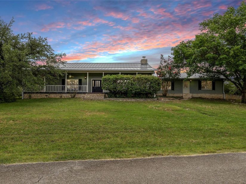 901 Lauder Dr, Spicewood TX 78669