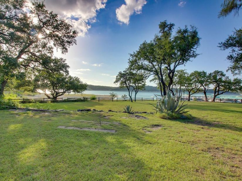 5520 W Beach CIR, Austin TX 78734