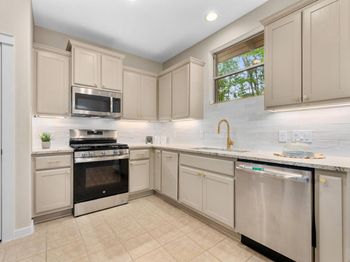 105 Rosebud LN