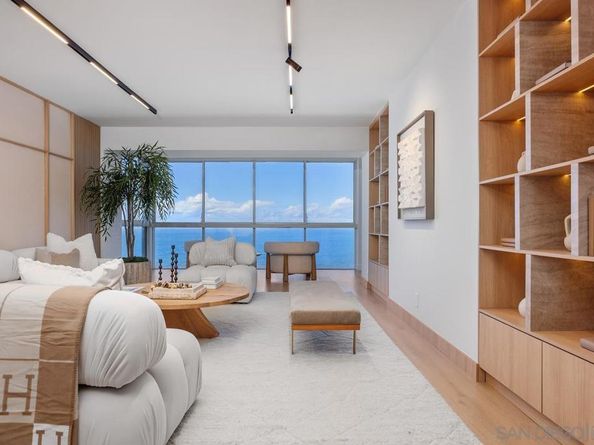 939 Coast 17D, La Jolla CA 92037