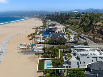 938 - 940 Palisades Beach Road