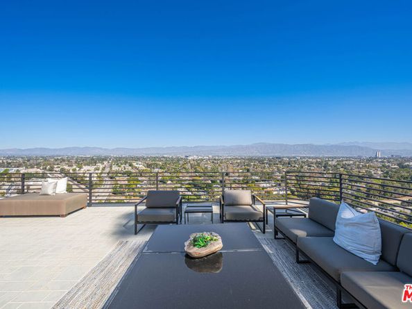 11725 Laurelwood Drive, Studio City CA 91604