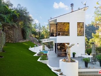 2350 Benedict Canyon Drive