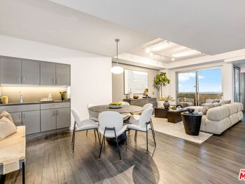 7250 Franklin Avenue