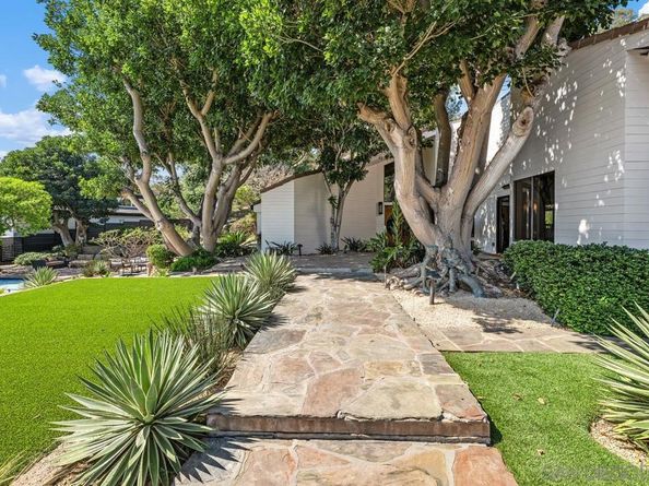 2057 Hidden Crest Dr, El Cajon CA 92019