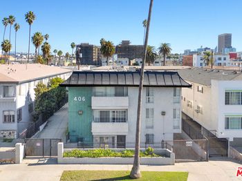 406 S St Andrews Place