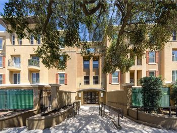 128 N Oak Knoll Avenue