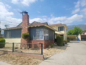 637 W Altadena Drive