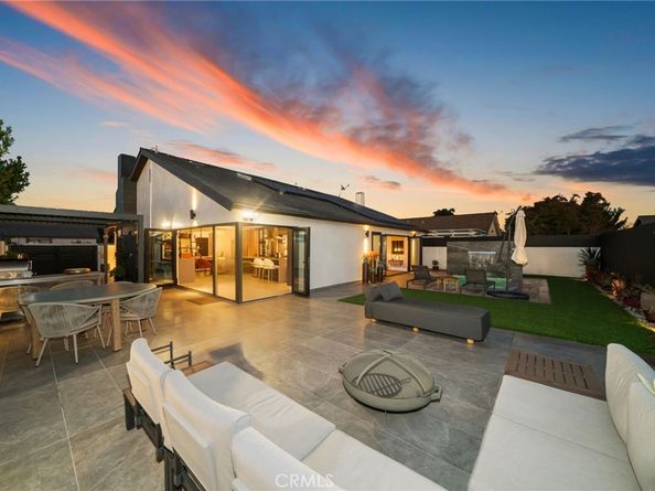 985 Begonia Avenue, Costa Mesa CA 92626