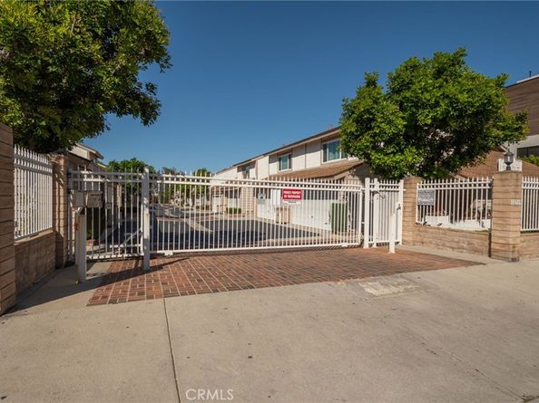 18319 Collins, Tarzana CA 91356