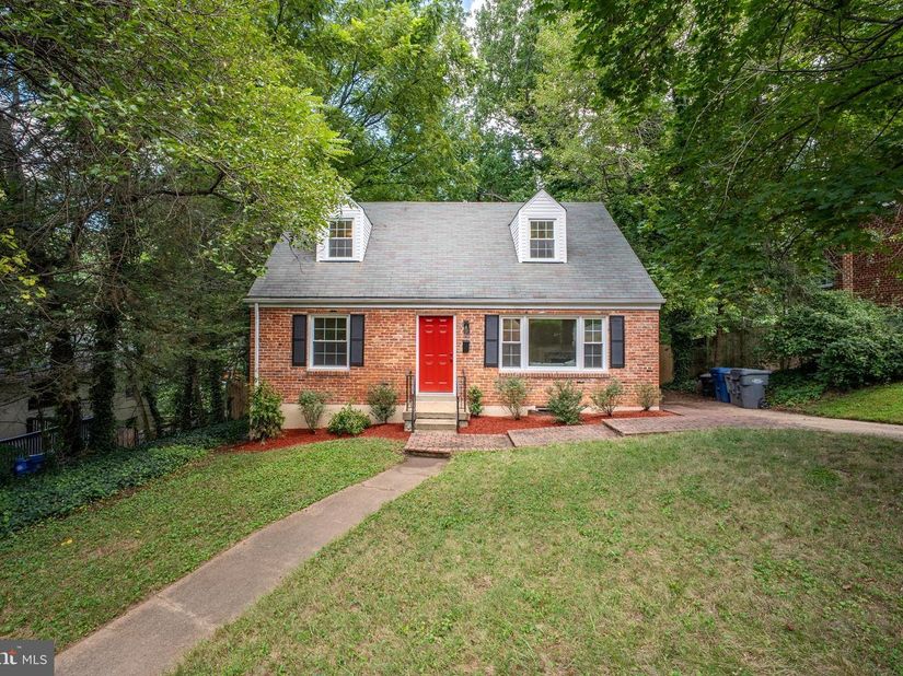 6474 Oakwood Drive, Falls Church VA 22041