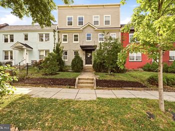 218 20TH Street NE