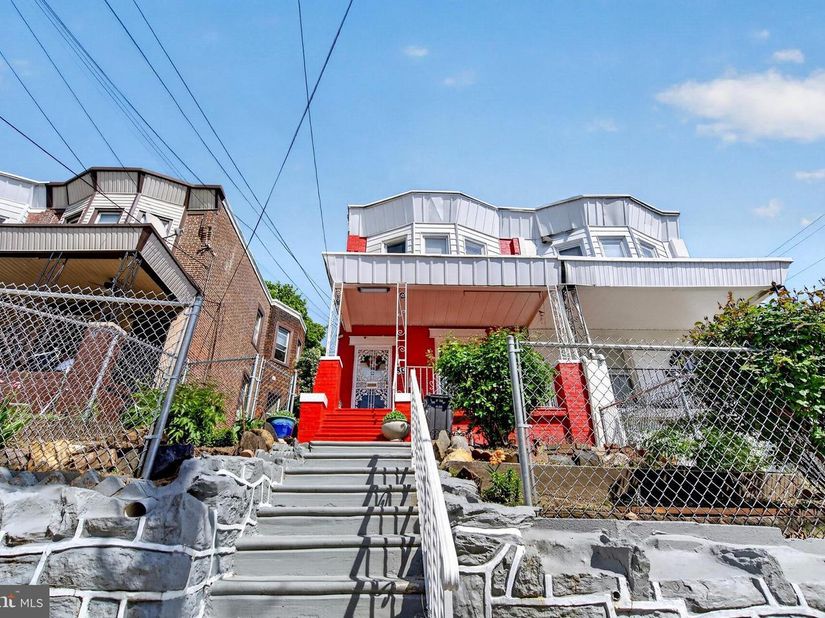 335 S 6TH Street, Darby PA 19023