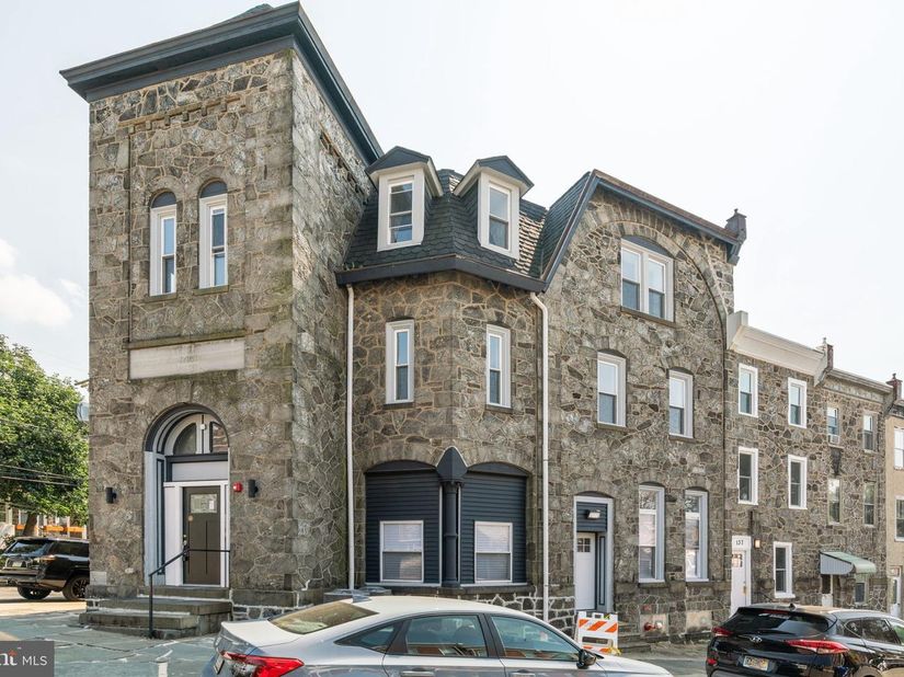 5164 Ridge Avenue, Philadelphia PA 19128
