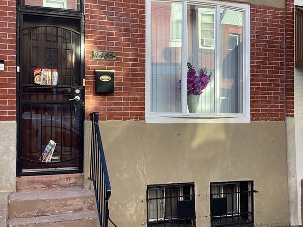 2465 N Garnet Street, Philadelphia PA 19132