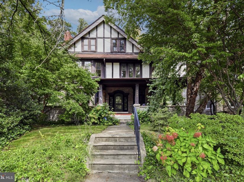 6607 Lincoln Drive, Philadelphia PA 19119