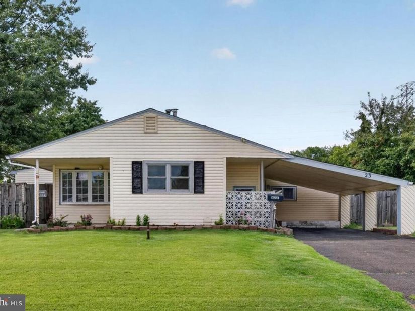 23 Disk Lane, Levittown PA 19055