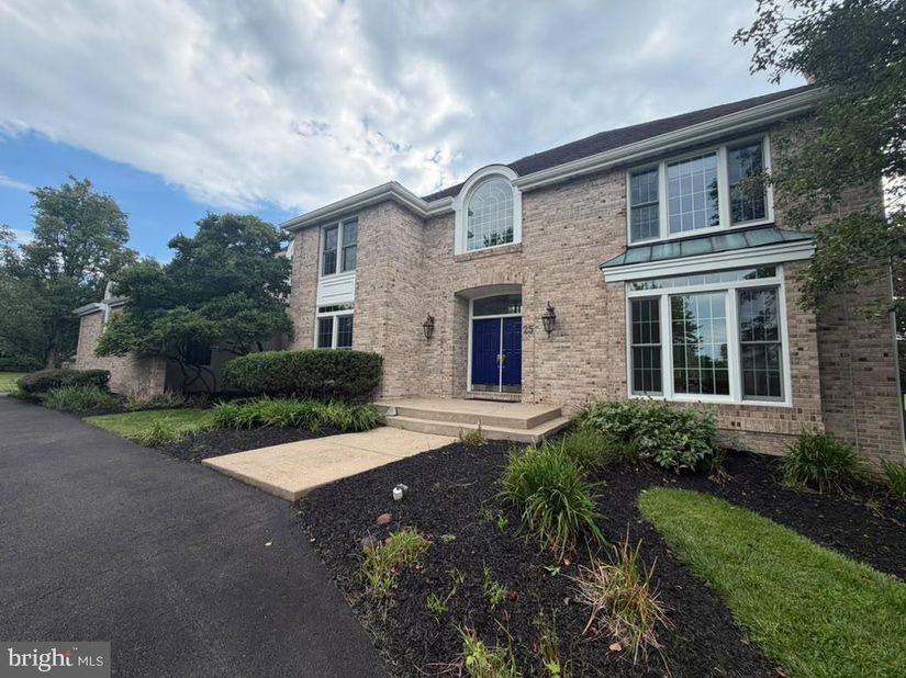 25 Sandtrap Circle, Warminster PA 18974