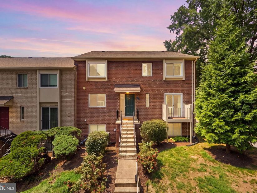6822 Perry Penney Drive 91, Annandale VA 22003