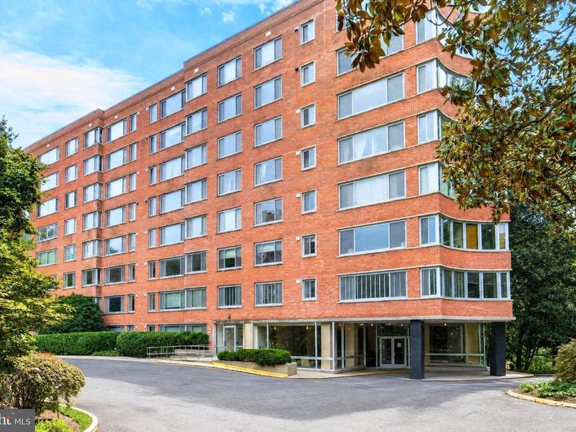 4200 Cathedral Avenue NW 111, Washington DC 20016