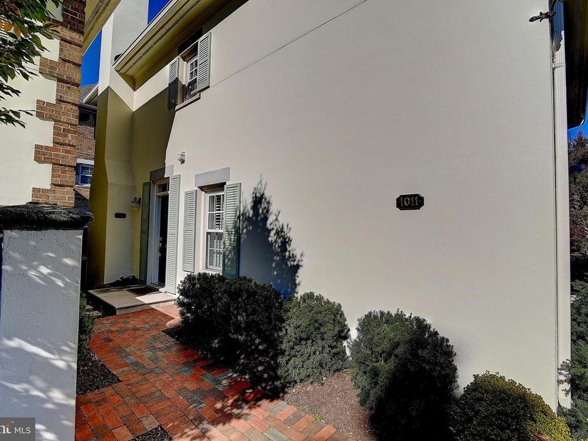 1011 N Pitt Street, Alexandria VA 22314