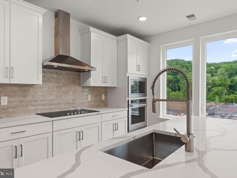 431 Washington Street 2113 LEWIS, Conshohocken PA 19428