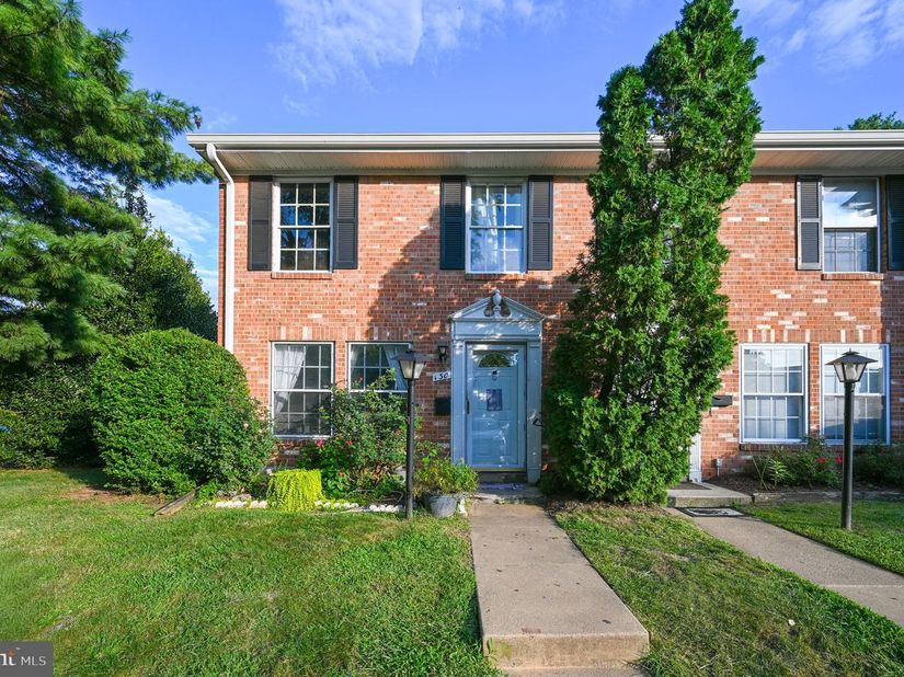 130 N Duke Drive, Sterling VA 20164