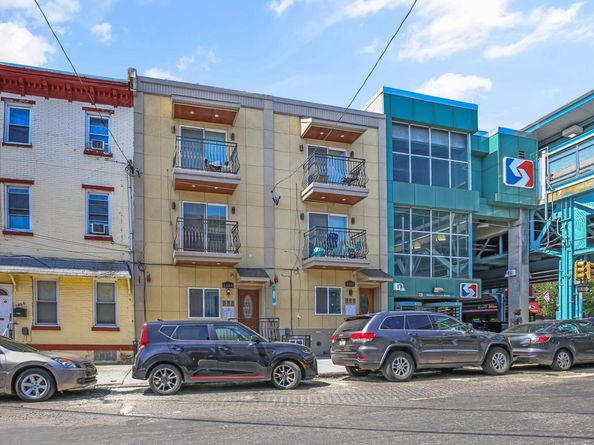 1804 E Huntingdon Street, Philadelphia PA 19125