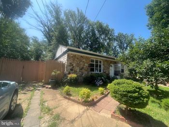 7225 Pine Drive