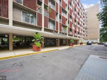 800 4TH Street SW
