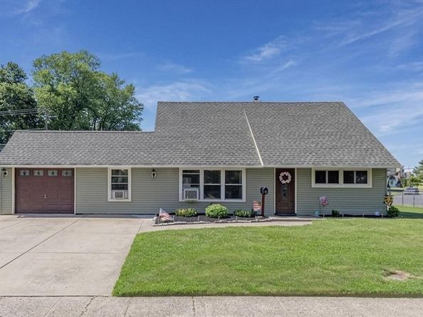 46 Twin Oak Drive, Levittown PA 19056