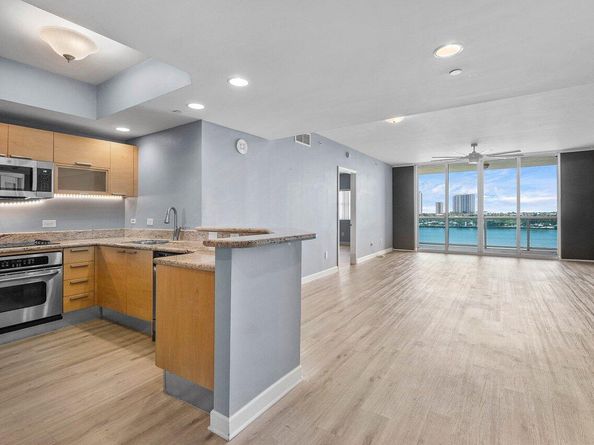 2640 Lake Shore Drive 614, Riviera Beach FL 33404