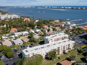 890 N Federal Highway