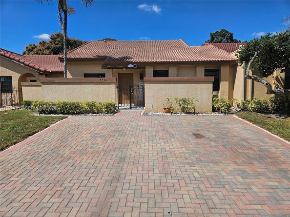 17914 NW 66th Ct Circle, Hialeah FL 33015