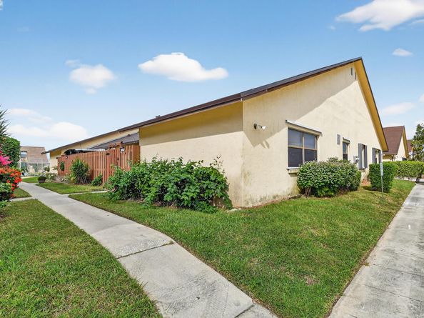 484 Springdale Circle 48d, Palm Springs FL 33461