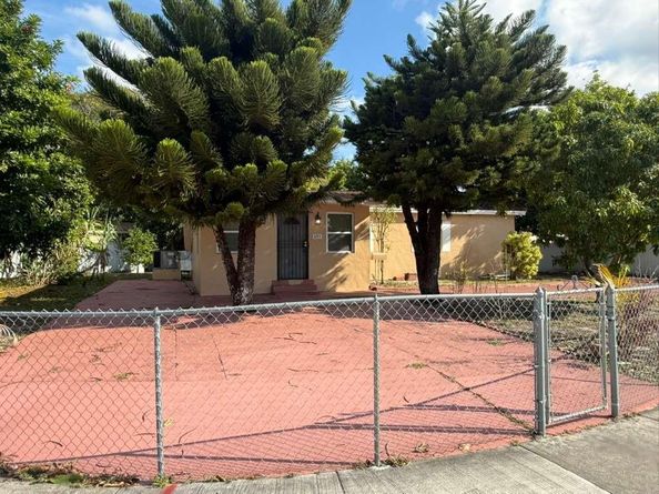 691 NW 187th St, Miami FL 33169