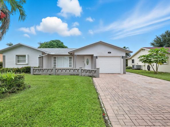 9407 NW 70th Pl, Tamarac FL 33321