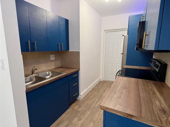 701 NW 21st Ter, Fort Lauderdale FL 33311