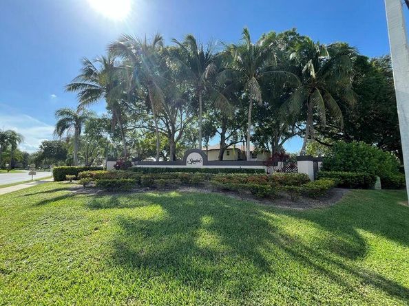 7 Amherst Court Apt A, Royal Palm Beach FL 33411