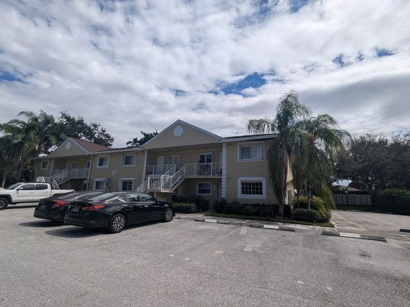 104 Palm Beach Trace Drive, Royal Palm Beach FL 33411