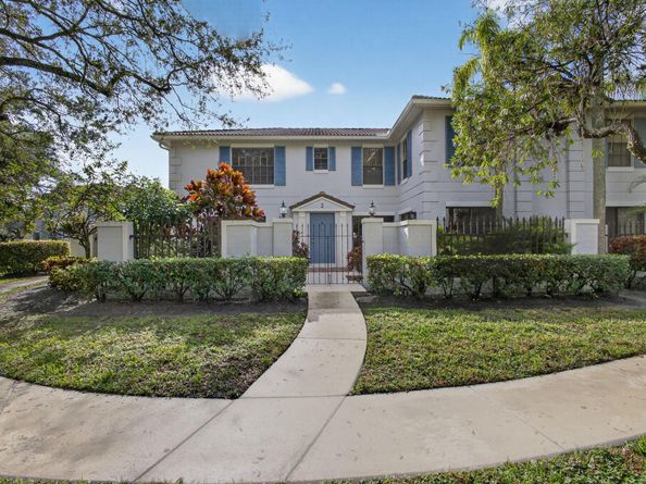 357 Prestwick Circle 2, Palm Beach Gardens FL 33418