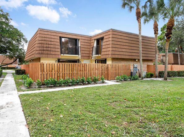 234 Charter Way, West Palm Beach FL 33407