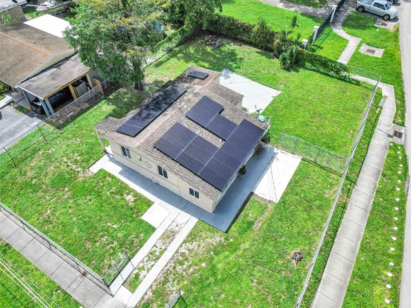 891 NW 34th Ter, Lauderhill FL 33311