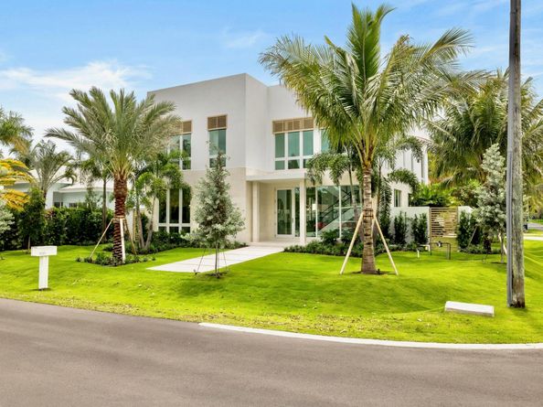 800 Bond Way, Delray Beach FL 33483