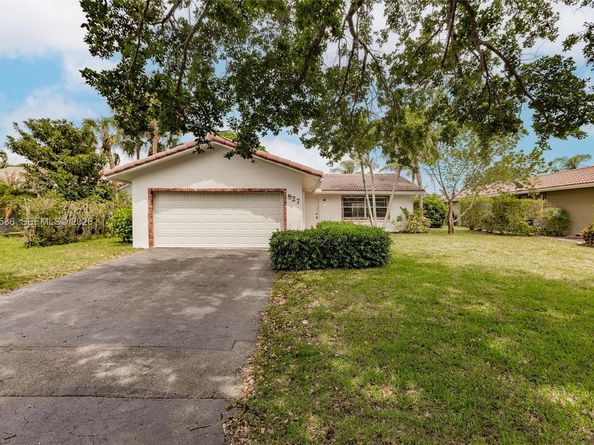 827 NW 87th Avenue, Coral Springs FL 33071